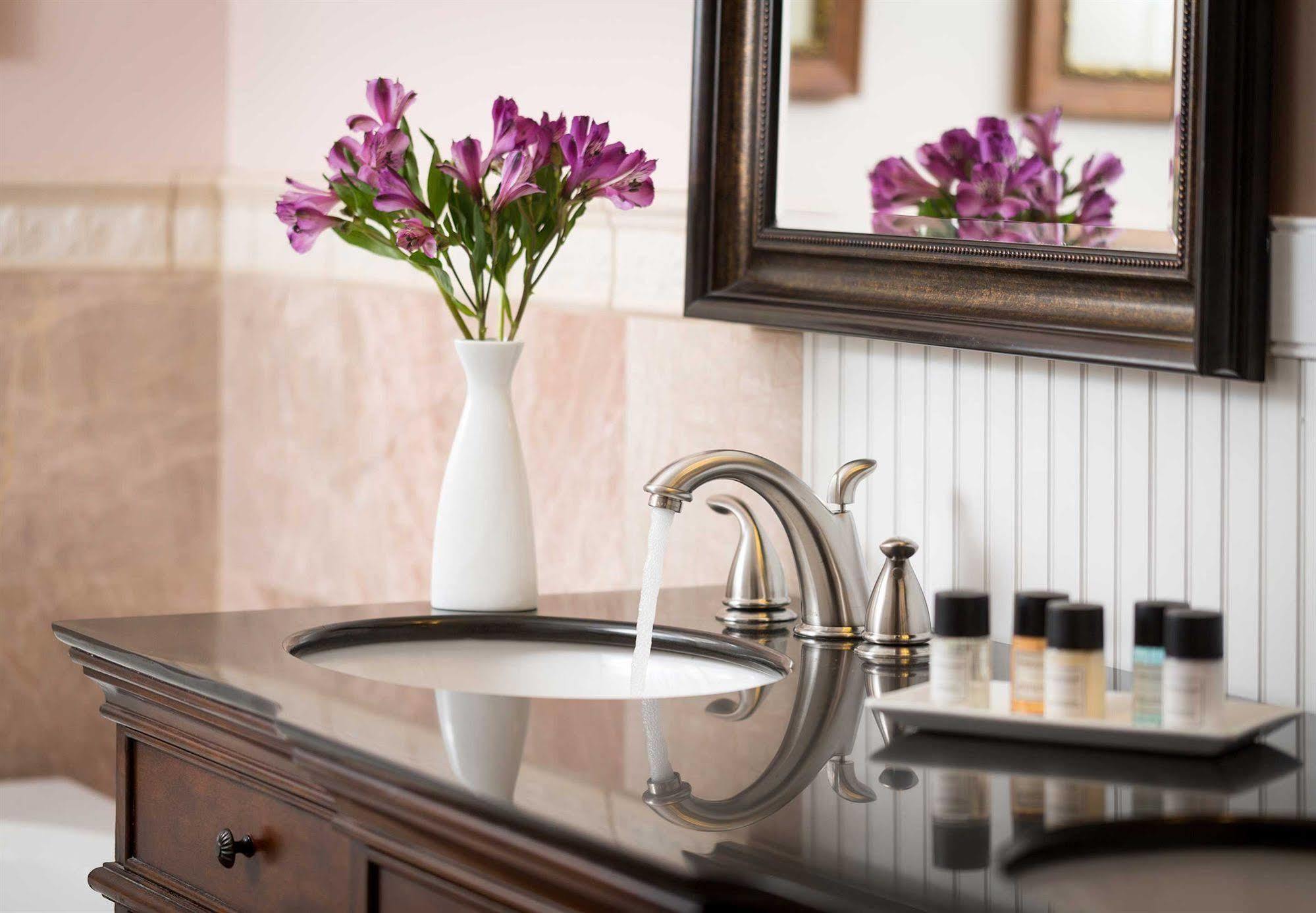Grand Harbor Inn Camden Bagian luar foto
